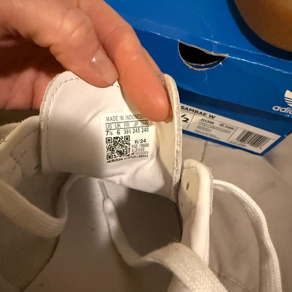 Adidas Samba White Black Gum Sole Sneakers - Picture 5 of 7